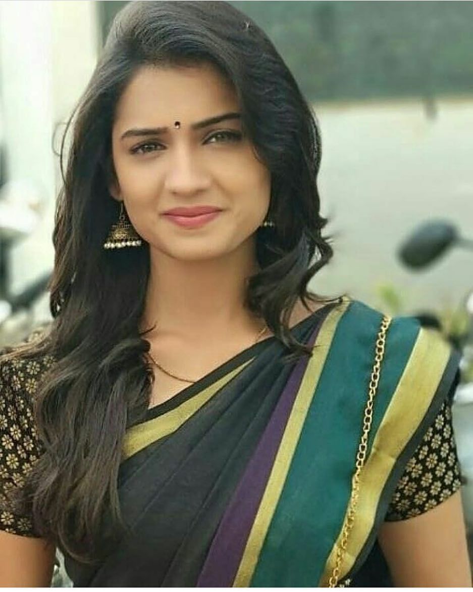 Marathi actress images in saree hd